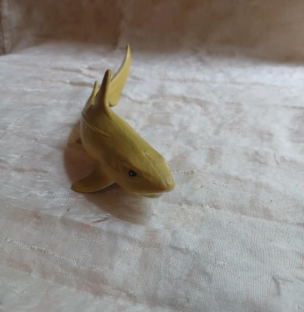 Lemon Shark, Very Nice Plastic Replica 6-inch replacement toy - Picture 2 of 12